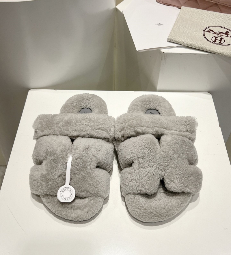 H**mes slippers